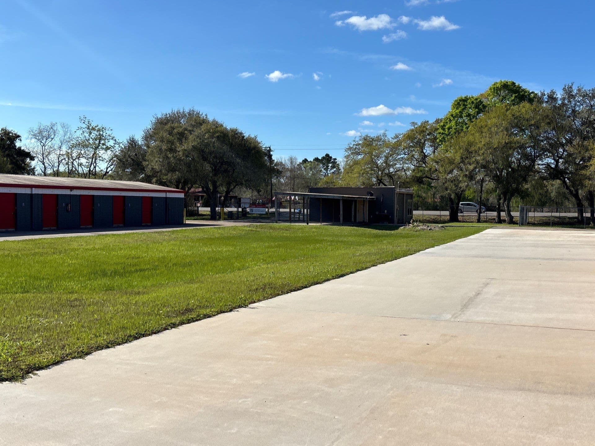 10 Federal Storage # 3048 | 15442 & 15502 Hwy 6 | Santa Fe, TX 77517 - Carousel Image 1