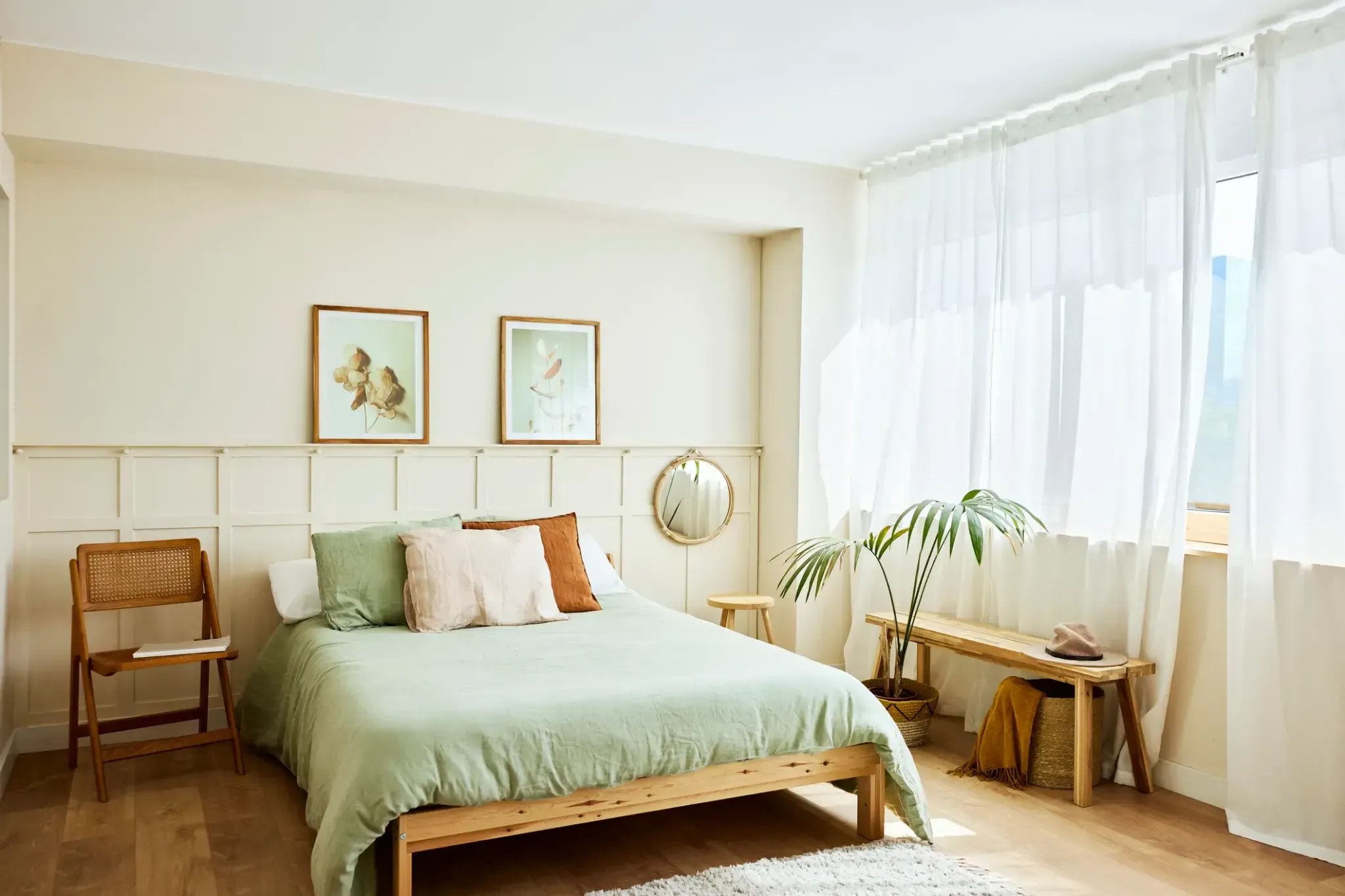 Minimalist bedroom