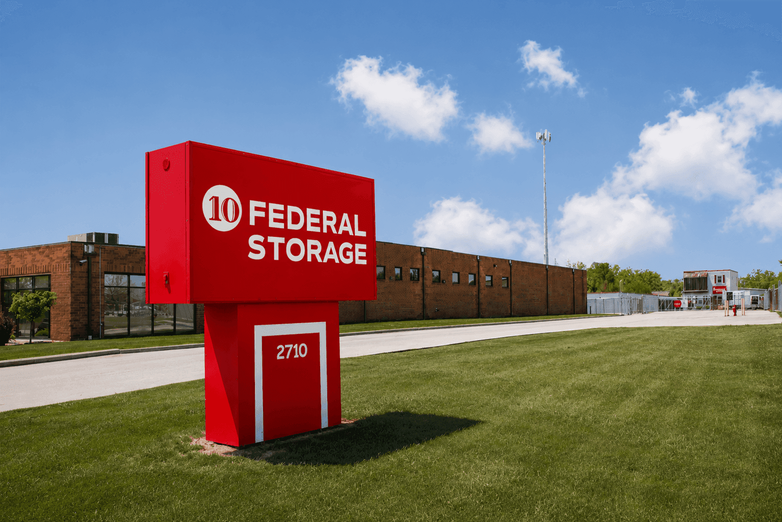 10 federal storage sign by road