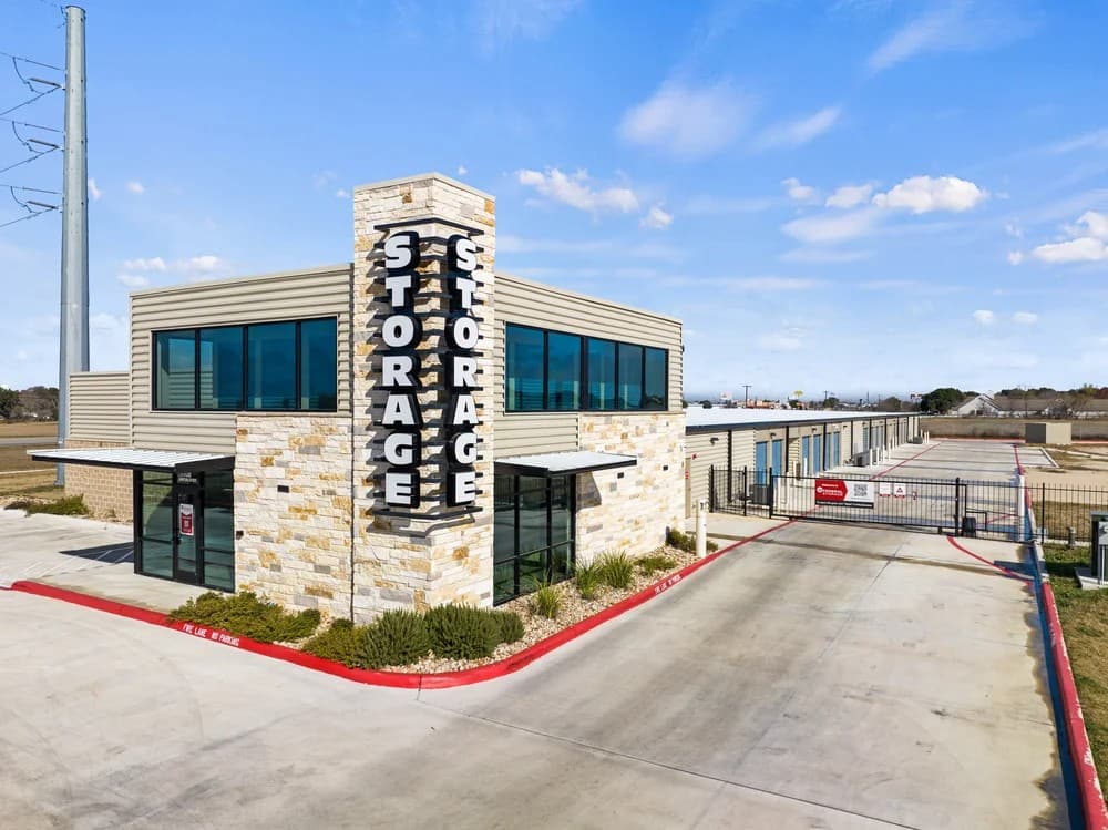 10 Federal Storage - 4009 Ovilla Rd, Waxahachie, TX 75167 - Carousel Image 9